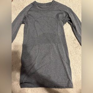 dark grey lululemon long sleeve swiftly tech size 6